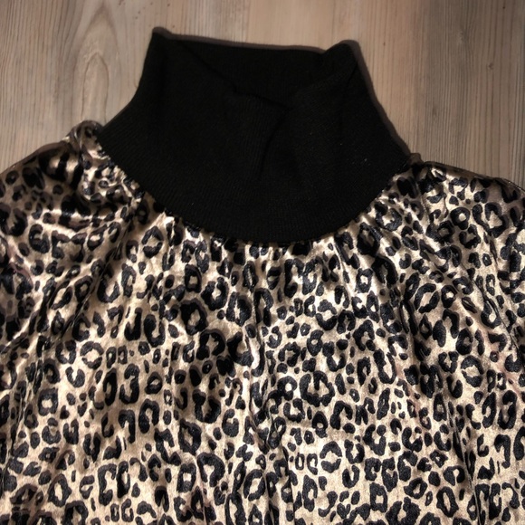 Velour Leopard turtleneck crop top - Picture 3 of 4